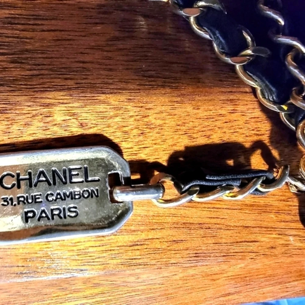 Vintage CHANEL Quilted Black Lambskin Leather Tote Bag - Picture 8 of 12